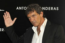 Антонио Бандерас стал лицом популярной жвачки