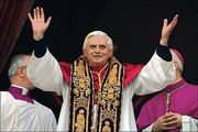 Бенедикт XVI  попросил за него молиться