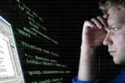 Азаров надеется подготовить компьютерщиков, которые не захотят уезжать за границу