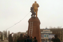 На Сумщине свалили памятник Ленина