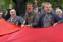Крымские коммунисты угрожают рубить головы свободовцам