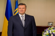 Янукович поздравил женщин с праздником 8 марта
