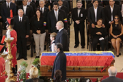 Лукашенко не мог сдержать слез у гроба Чавеса
