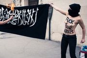 Феменистки показали парижанам "топлесс-джихад" (ФОТО)