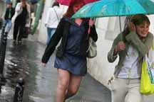 Украинцам рекомендуют не выходить из дома без зонта
