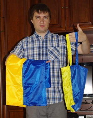 Во Львове продают сумки, сшитые из украинского флага (ФОТО)