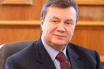 Янукович осчастливил 5 тыс. украинок