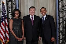 СМИ: Американцы не позволяли Януковичу садиться в кресло на встречах с Обамой