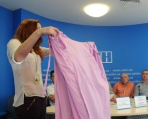 За бросок в Колесниченко смирительной рубашкой активистку оштрафовали на 51 грн