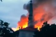 В Риге пылает президентский дворец (ВИДЕО)