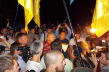 Как националисты пикетировали райотдел милиции в Киеве. ФОТО