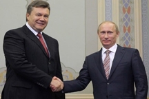 Янукович с Путиным принимают морской парад в Севастополе