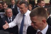 Янукович советует жителям Луцка не задавать вопросы, а читать его интервью