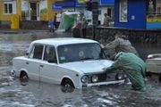 Кировоград парализован: спасатели выбиваются из сил, вытаскивая автомобили (ВИДЕО)