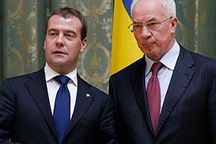 Азарову удалось договориться с Медведевым о перемирии