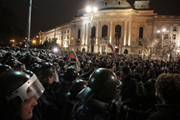 Беспорядки в Болгарии: из-за бунтующих студентов депутатам негде припарковаться