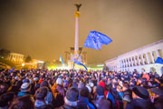 Запад приветствует Майдан и журит Януковича за мелочную расчетливость
