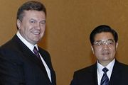 Янукович уехал в Китай, чтобы списать эксцессы на оппозицию – мнение