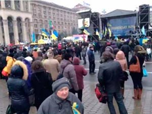 На Майдане в ожидании Народного вече собралось 20 тысяч человек