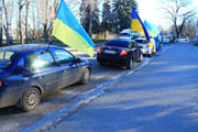 К Межигорью приближаются десятки автомобилей: активисты устанавливают блок-пост