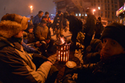 Тысячи решительно настроенных активистов подготовились к возможному штурму Евромайдана