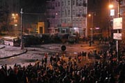 Утро на Грушевского: фейерверки, гранаты, «коктейли Молотова»