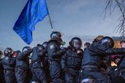 ОБЗОР ИНОПРЕССЫ: Нападения на журналистов, Давос отказал Азарову, самооборона Киева, протесты "вышли из-под контроля" и готовность Януковича отказаться от полномочий.