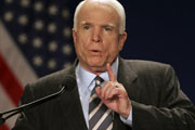 Маккейн призвал США и ЕС подготовить санкции против украинских олигархов
