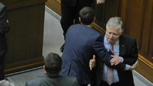 Коммунисты Франции осудили нападение на Симоненко в парламенте