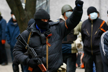 В Славянске сепаратисты захватили милицию и СБУ (ВИДЕО ШТУРМА)