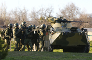 В Крыму стремительно растет число российских солдат и военной техники - источник