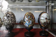 Роспись пасхальных яиц от балийского художника. ФОТО