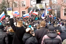 Экстремисты штурмуют прокуратуру Донецка (ВИДЕО)