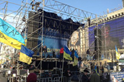 В Киеве разбирают знаменитую «трибуну Евромайдана»
