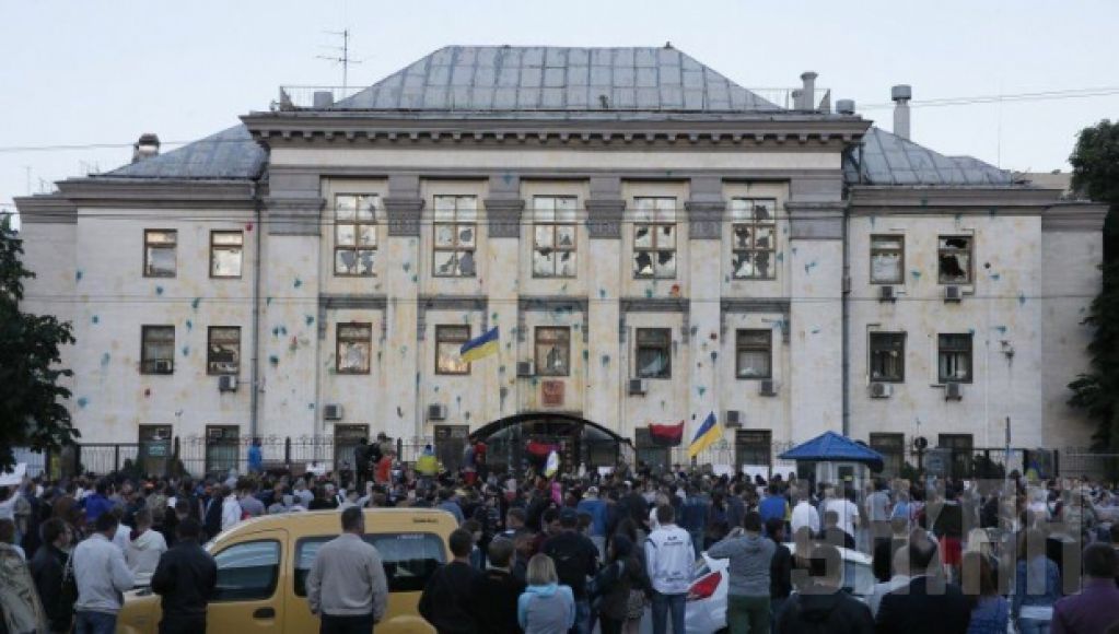 Погром посольства: либо до войны с Россией, либо до переворота в Украине?