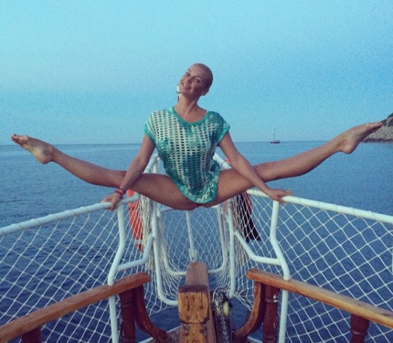 «Гуттаперчевая» Волочкова не расслабляется даже на отдыхе в Турции. ФОТО