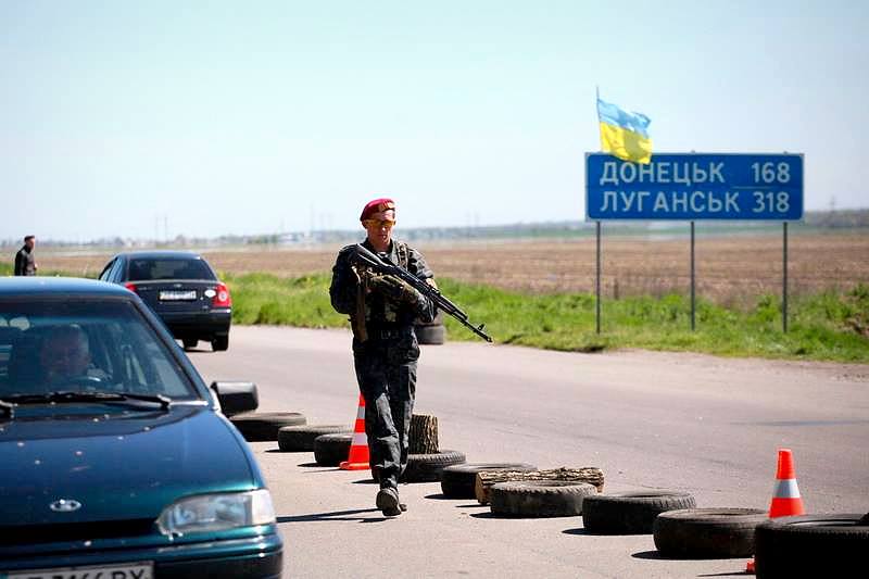 Боевики атаковали несколько блокпостов АТО на Донбассе, есть раненые - Тымчук