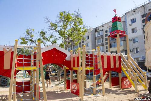 В аннексированном Севастополе строят мини-Кремль... для детишек. ФОТО
