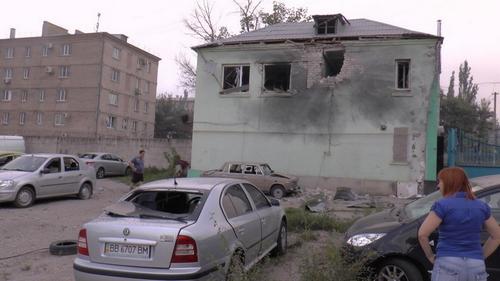 Обстрелы в Луганске: трупы убирать некому. ФОТО+18