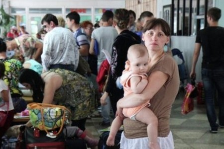 Под Мариуполем беженцы остро нуждаются: просят хотя бы сухарей