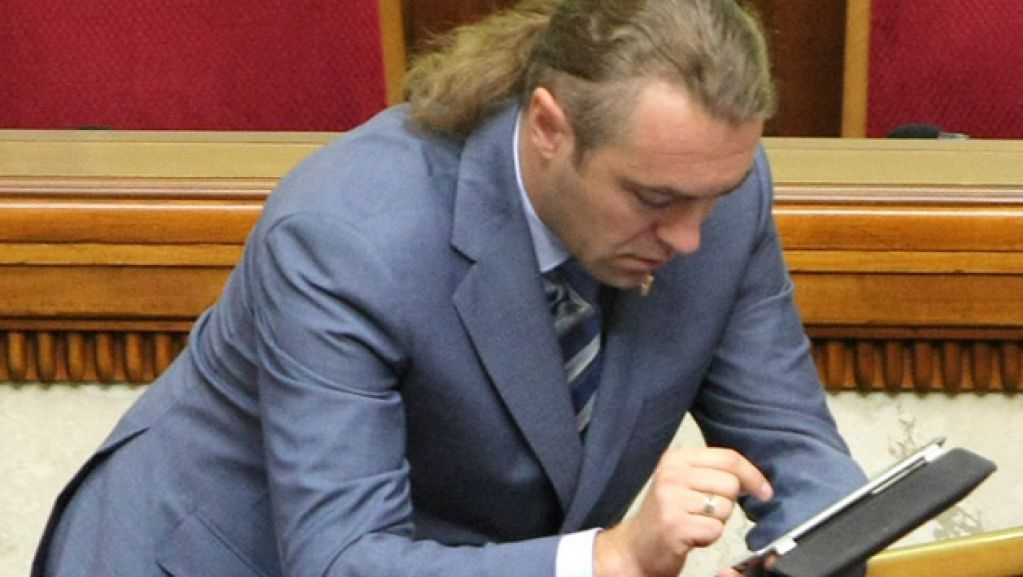 Семья «свободовца» Мирошниченко сливает недвижимость на Нивках. ФОТО