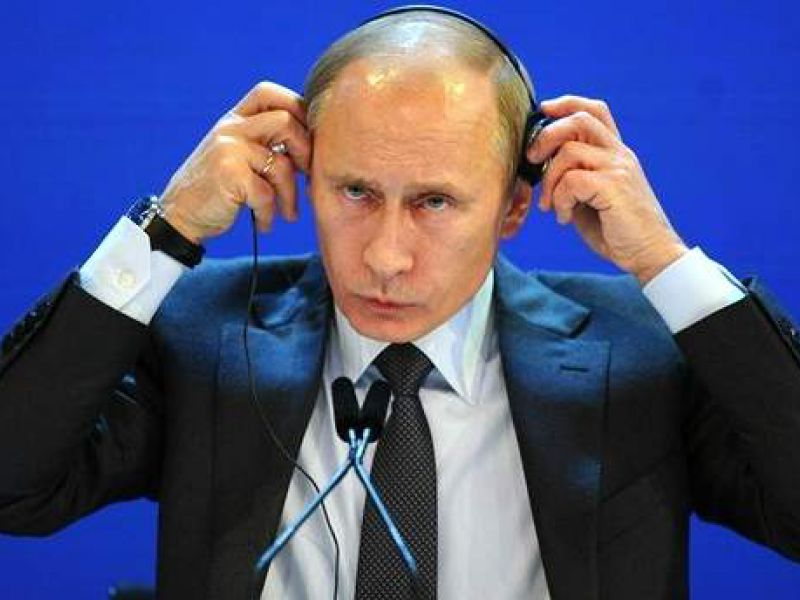 Аксенов рассказал, что Путину не нужен слуховой аппарат