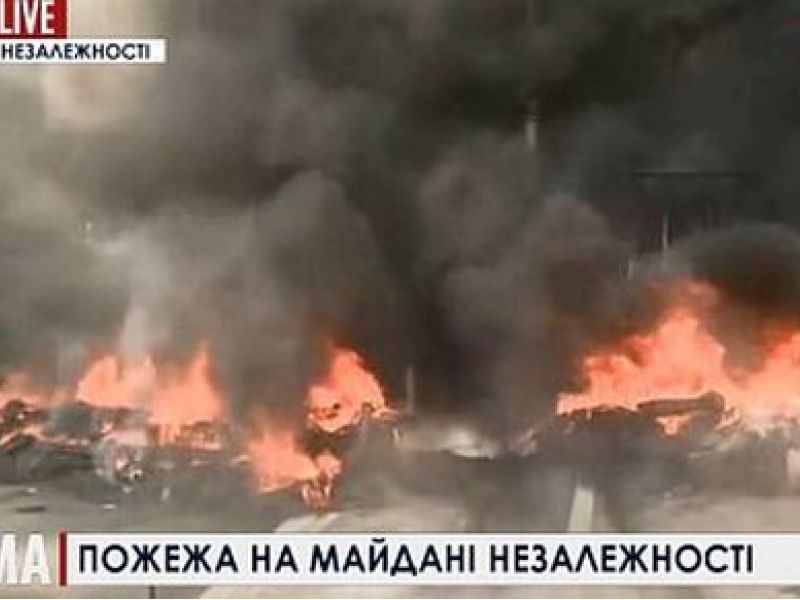 На Майдане снова горят покрышки. ВИДЕО