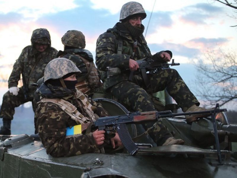 Бойцы АТО попали под обстрел в районе Старобешево: есть потери