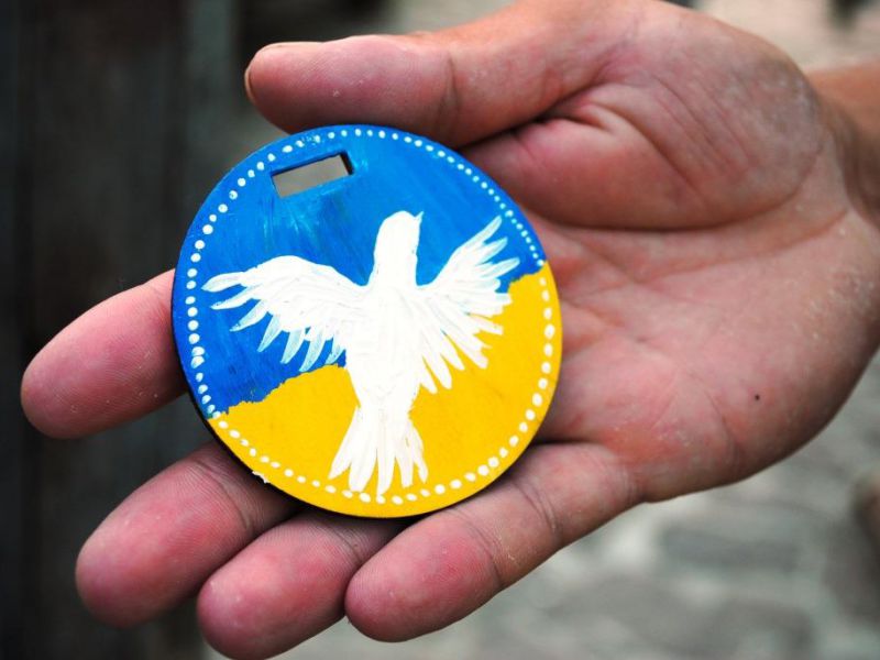 Украинских бойцов из зоны АТО наградили детскими медалями. ФОТО