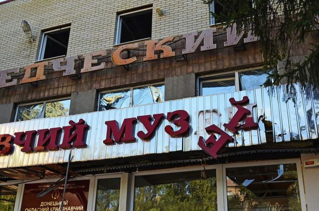 В Донецке разбомбили краеведческий музей. ФОТО