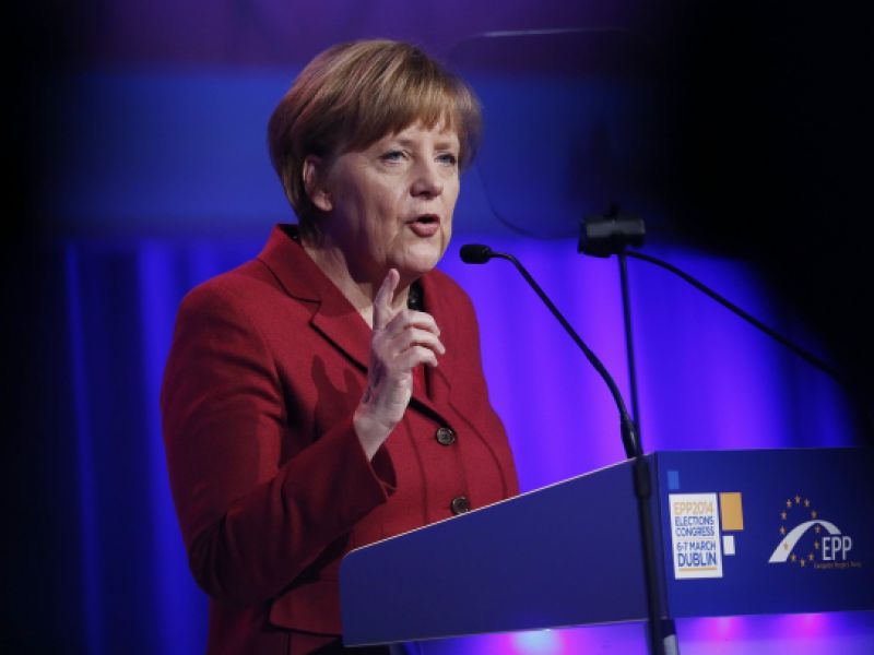 Меркель уверяет, что хорошо изучила детали пакта Молотова-Риббентропа