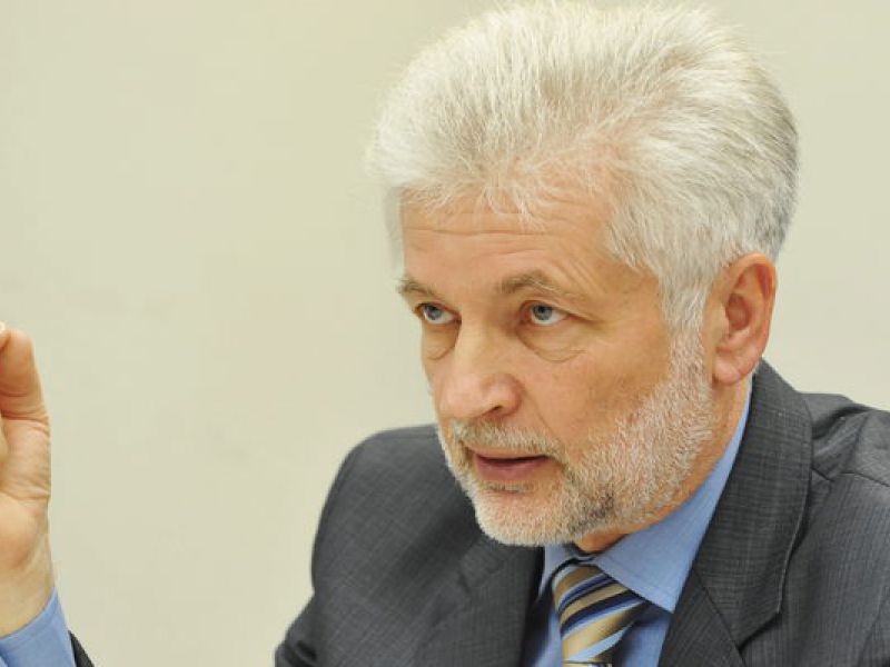 Сергиенко: Распродавать акции в кризисное время — невыгодно
