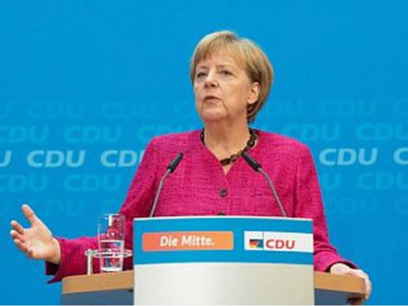 Фрау Меркель будет и дальше «жать на Россию»
