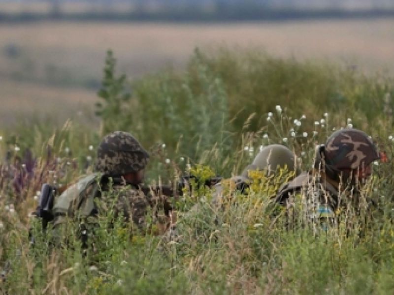 Пограничники начали устанавливать линию между Украиной и Донбассом  